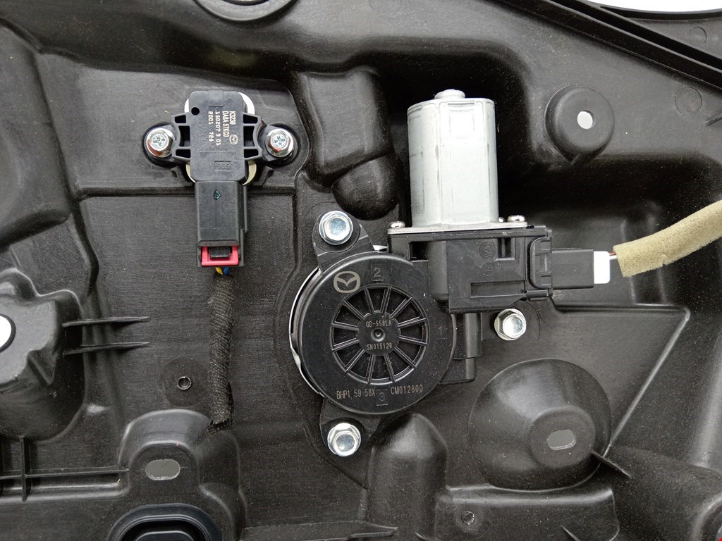 Стеклоподъемник передний левый MAZDA CX-3 2015-н.в.