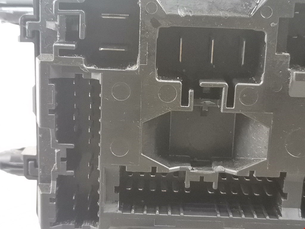 Блок реле MITSUBISHI Space Star 1999-2006