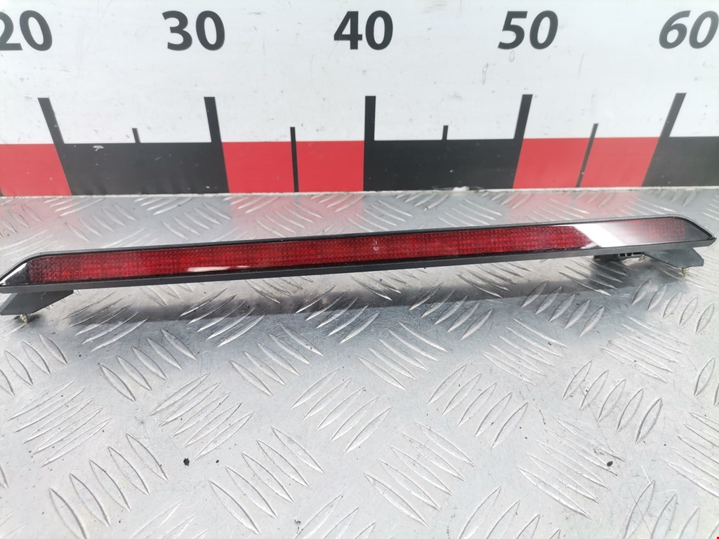 Фонарь дополнительный тормозной (стоп-сигнал) Volkswagen Passat 5 GP (2000-2005)