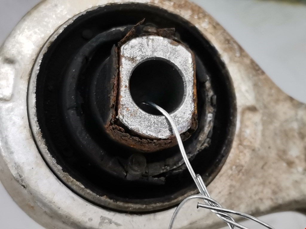 Рычаг передний правый AUDI A4 B5 1995-2001