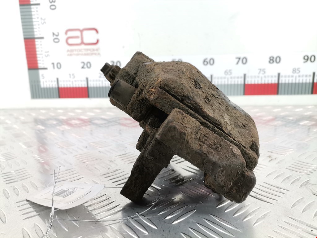 Суппорт передний левый VOLKSWAGEN Passat B6 2005-2011