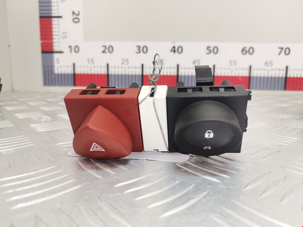 Кнопка аварийной сигнализации (аварийки) RENAULT Megane II 2002-2009