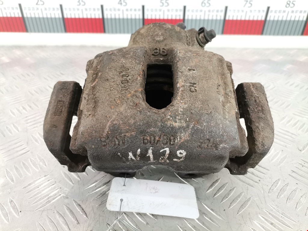 Суппорт передний правый BMW X5 E53 1999-2006