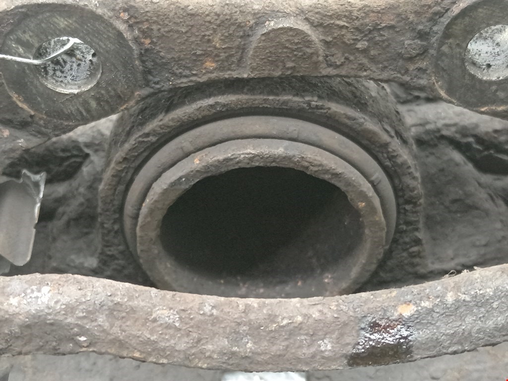 Суппорт передний правый CITROEN Berlingo 1996-2012