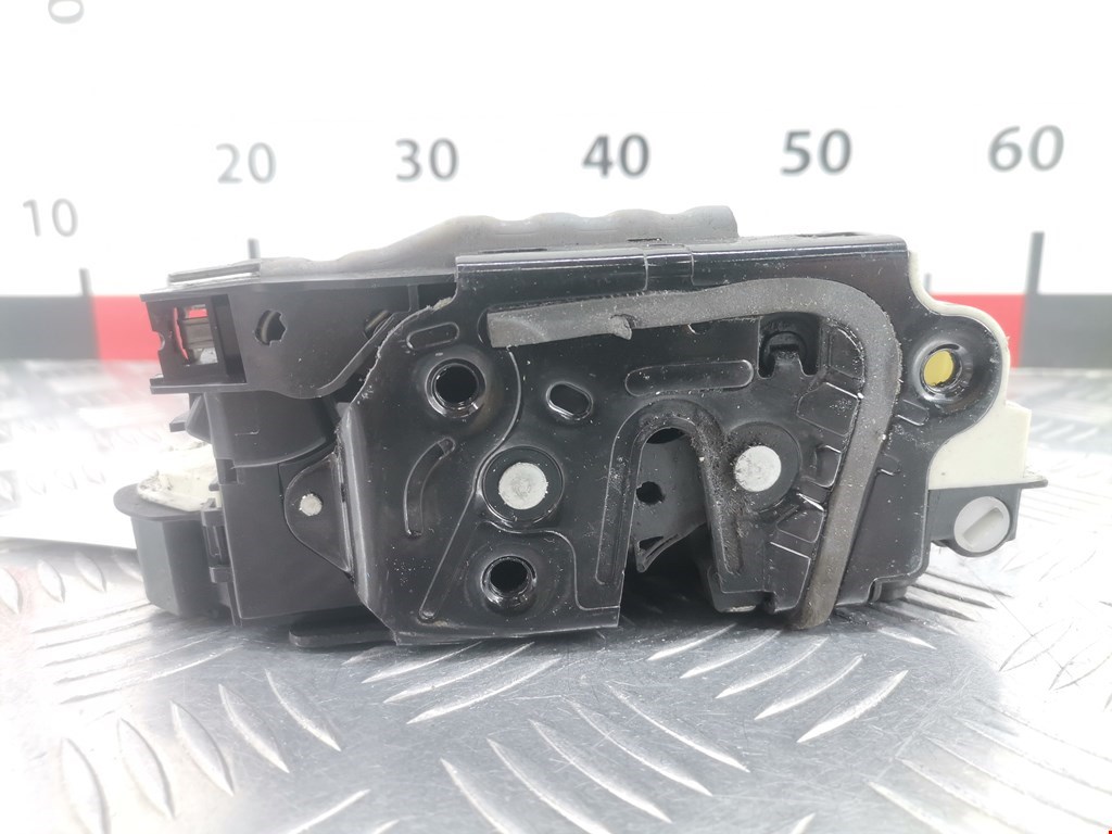 Замок двери задней левой SKODA Rapid 2012-2020