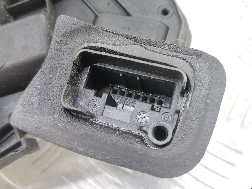 Замок двери задней левой SKODA Rapid 2012-2020