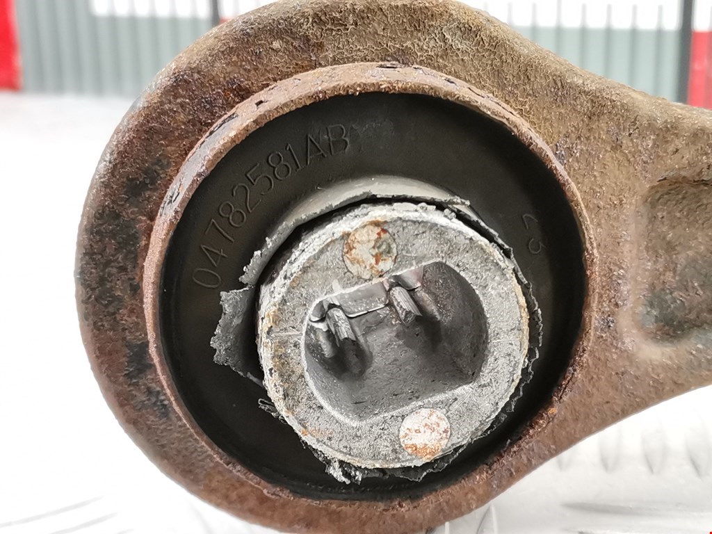 Рычаг передний левый CHRYSLER 300 C 2004-2010