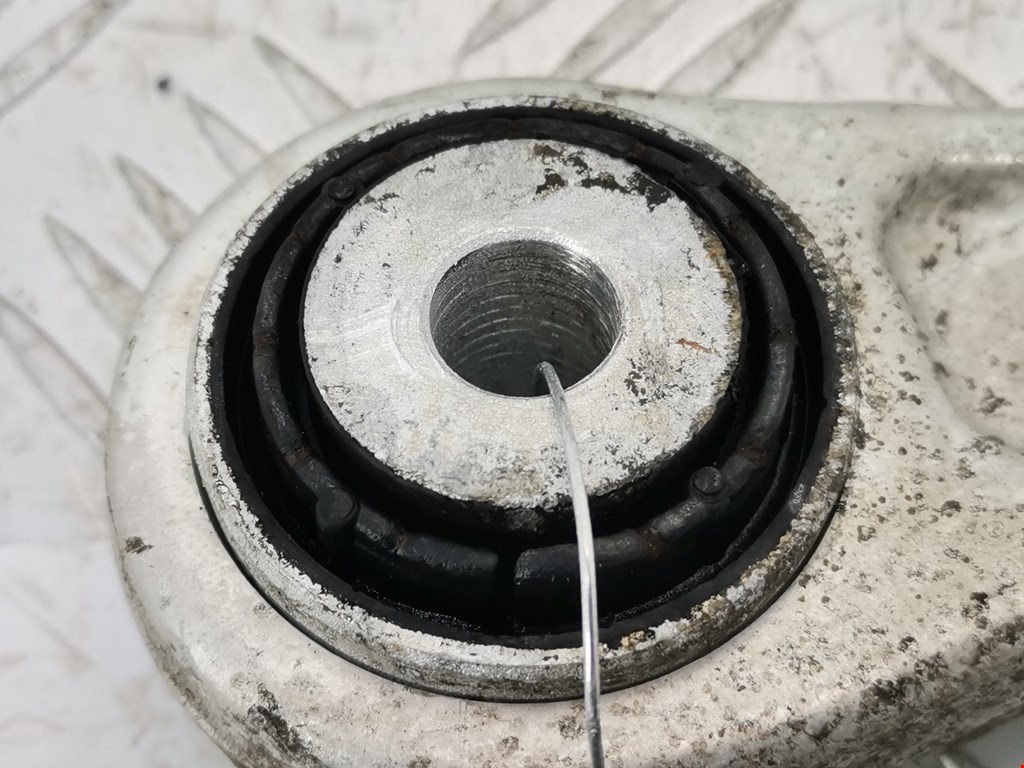 Рычаг задний правый VOLKSWAGEN Touareg 2002-2010