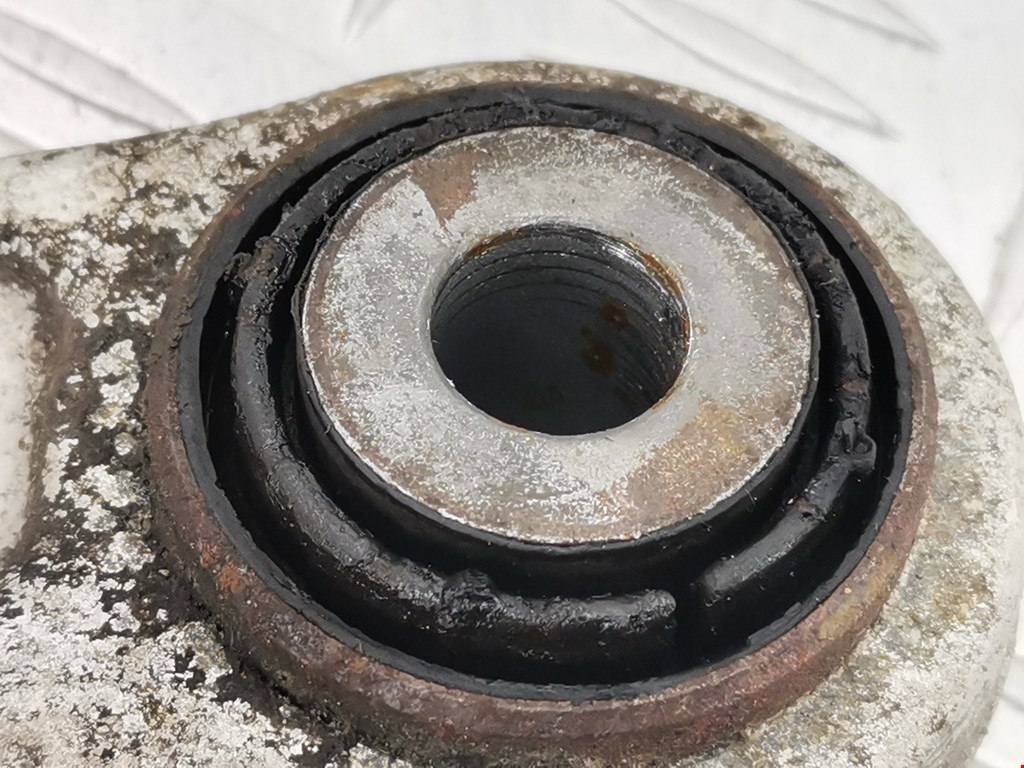 Рычаг задний правый VOLKSWAGEN Touareg 2002-2010