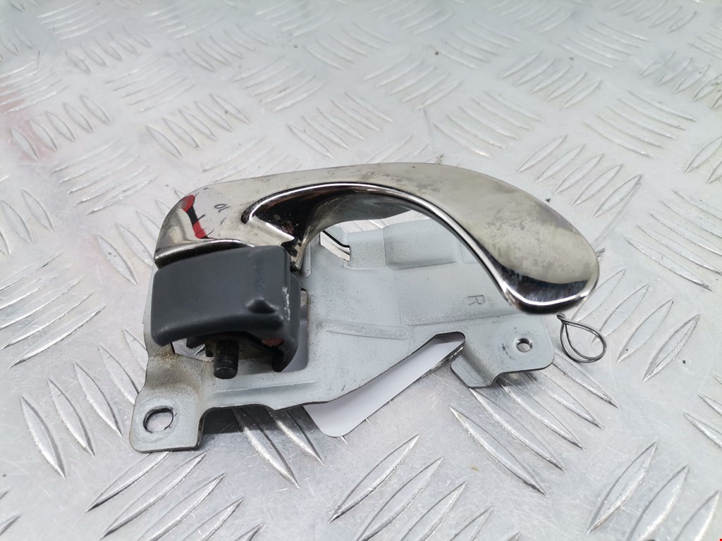 Ручка дверная задняя внутренняя правая MITSUBISHI Galant VIII 1996-2006