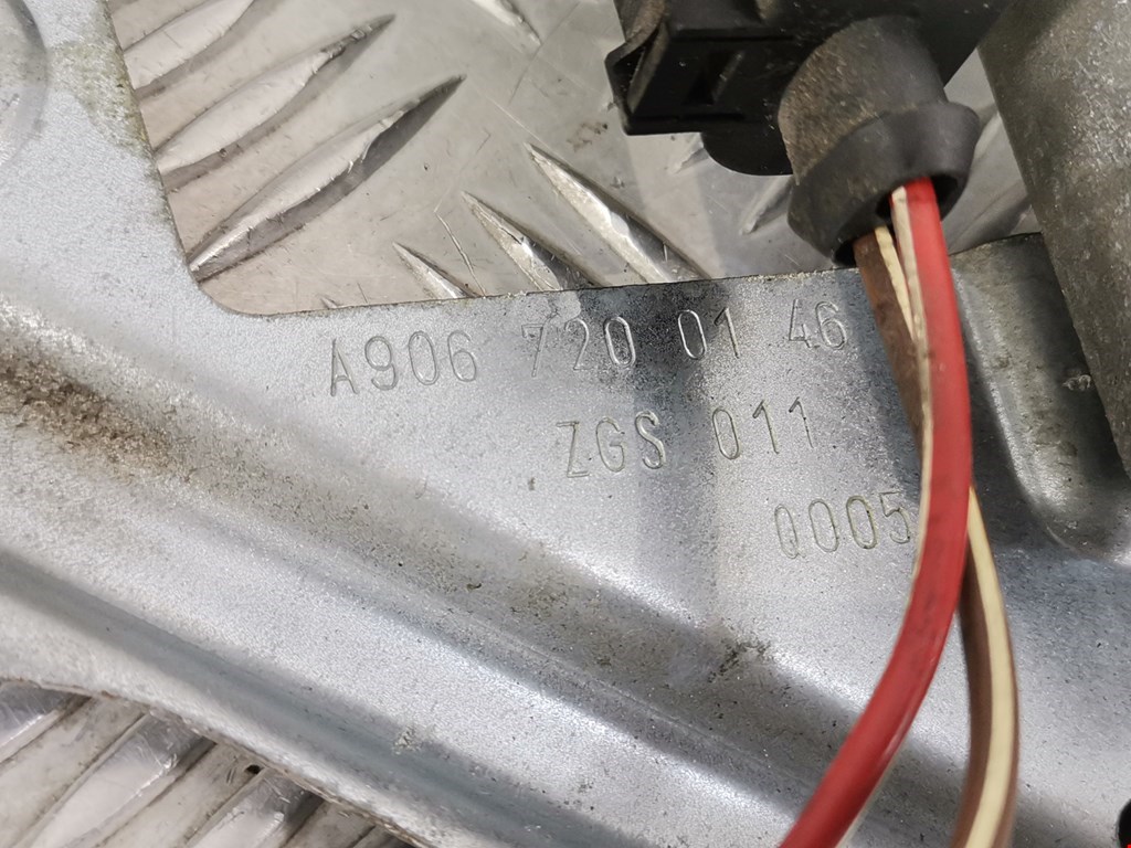 Стеклоподъемник передний правый MERCEDES-BENZ Sprinter 906 2006-2018