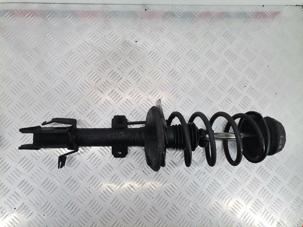 Стойка амортизатора переднего правого Renault Duster 1 (2010-2020)