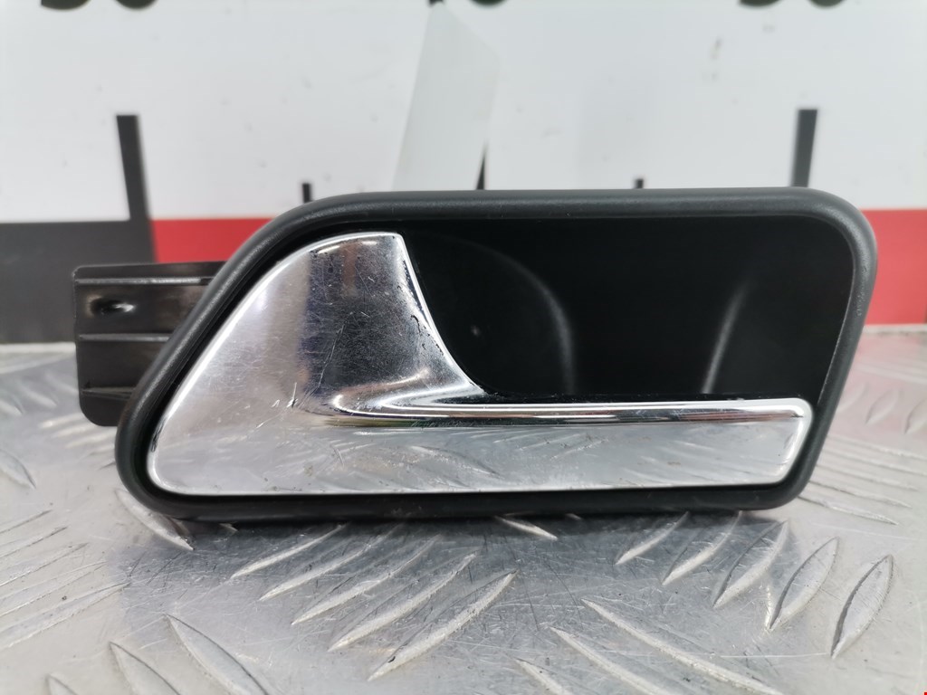Ручка дверная задняя внутренняя левая VOLKSWAGEN Touran 2003-2010