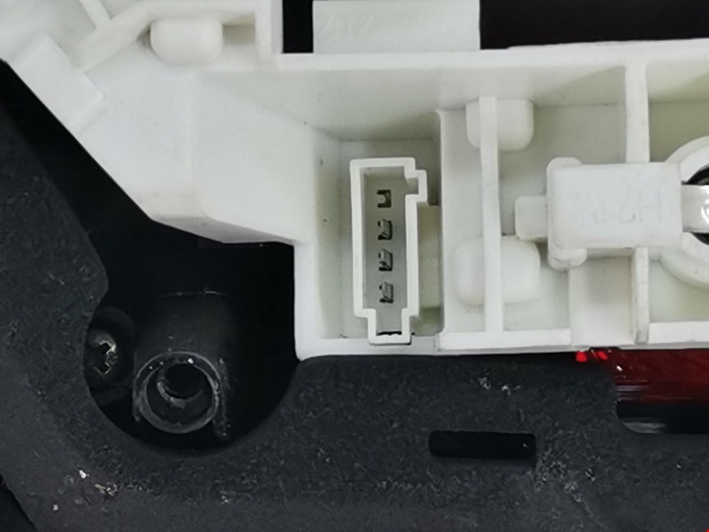 Фонарь задний внутренний правый OPEL Astra J 2009-2017