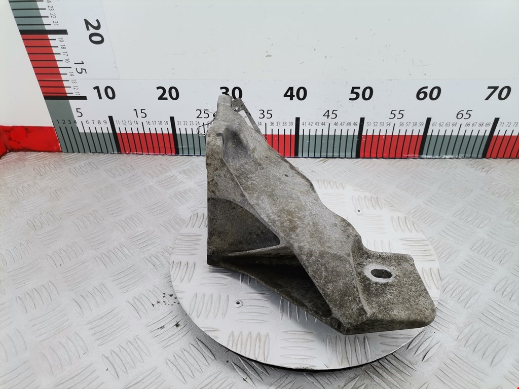 Кронштейн (крепление лапа) двигателя Land Rover Range Rover Sport 1 (2005-2013)