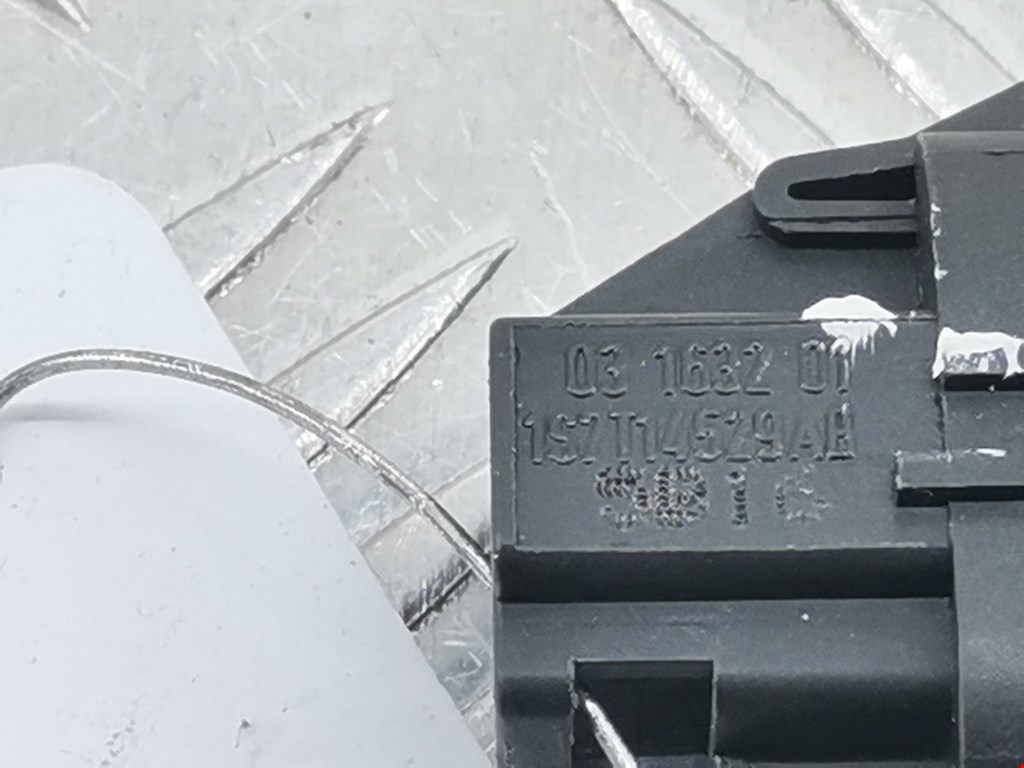 Кнопка стеклоподъемника FORD Mondeo III 2000-2007