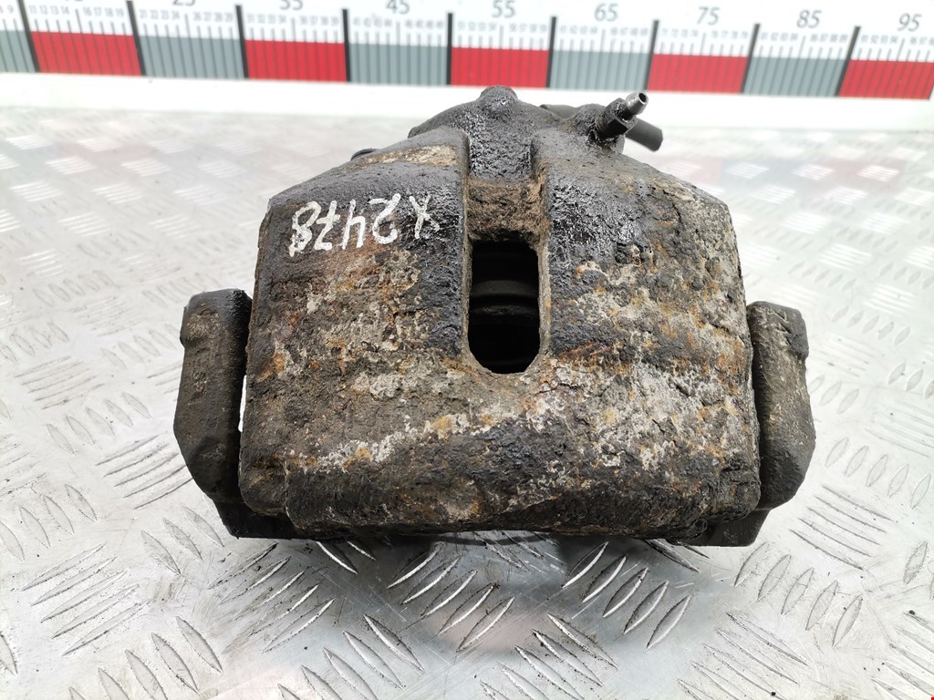 Суппорт передний левый VOLKSWAGEN Passat B6 2005-2011