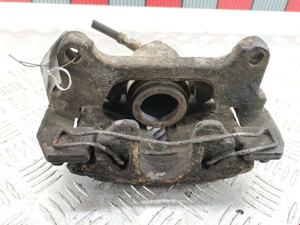 Суппорт передний левый VOLKSWAGEN Passat B6 2005-2011