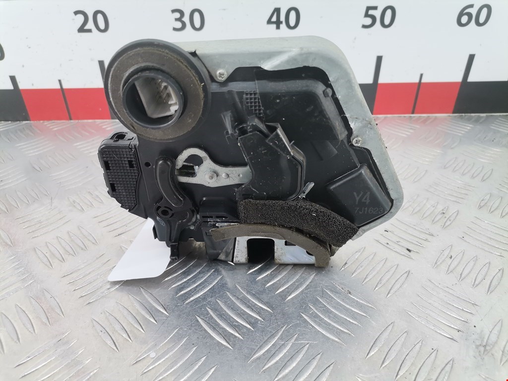 Замок двери задней правой TOYOTA RAV 4 XA30 2006-2012