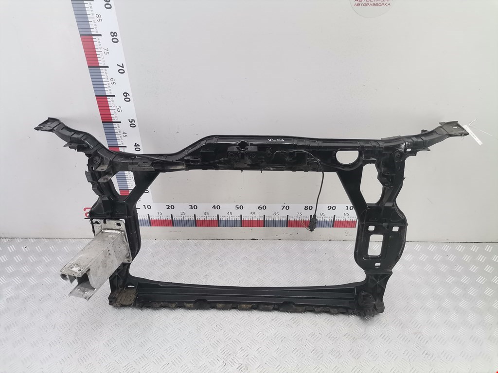 Панель передняя (передняя монтажная панель рамка передняя телевизор) Audi Q5 8R (2008-2017)