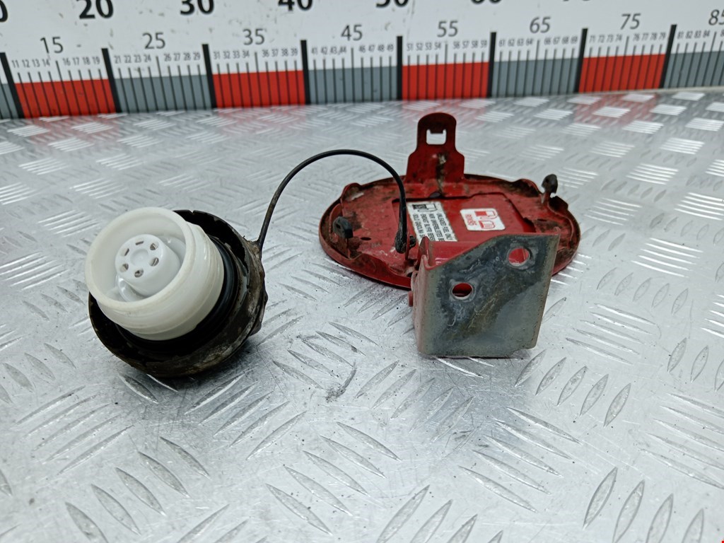 Лючок бензобака SUZUKI Splash 2008-2015