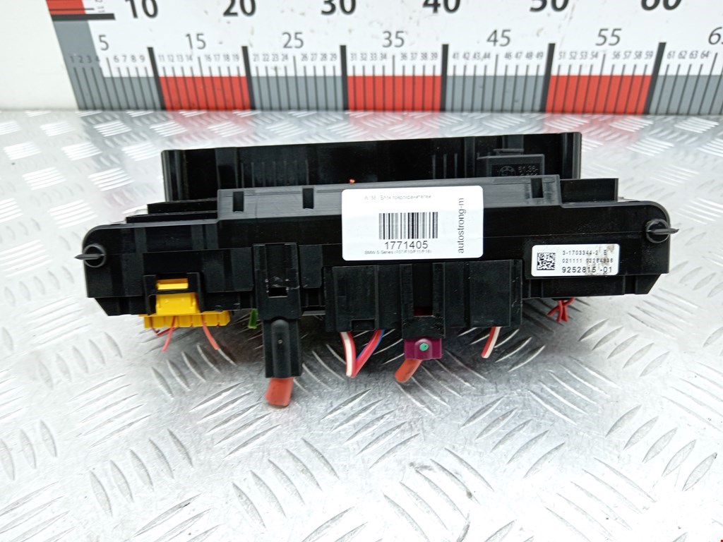 Датчик уровня в бачок омывателя BMW 5er 5 серия F10/F11/F07 2009-2017