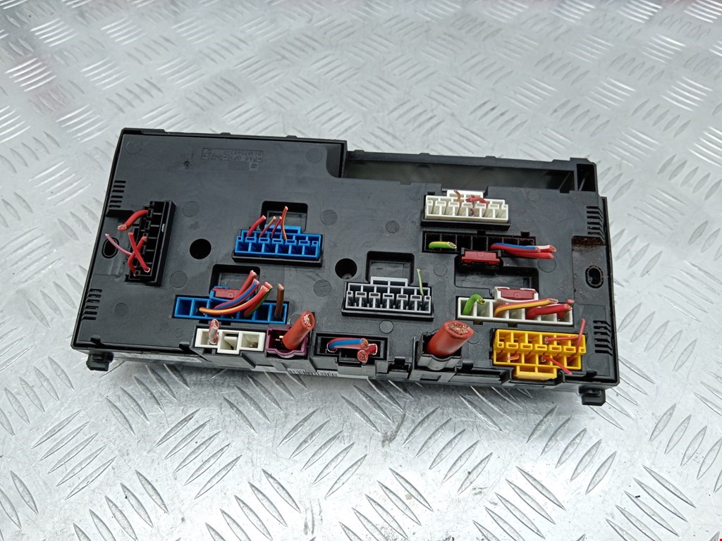 Датчик уровня в бачок омывателя BMW 5er 5 серия F10/F11/F07 2009-2017