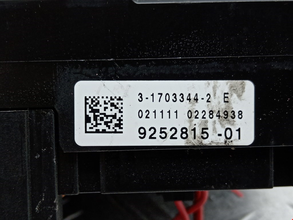 Датчик уровня в бачок омывателя BMW 5er 5 серия F10/F11/F07 2009-2017