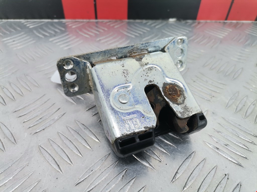 Замок багажника (крышки двери) OPEL Corsa C 2000-2006