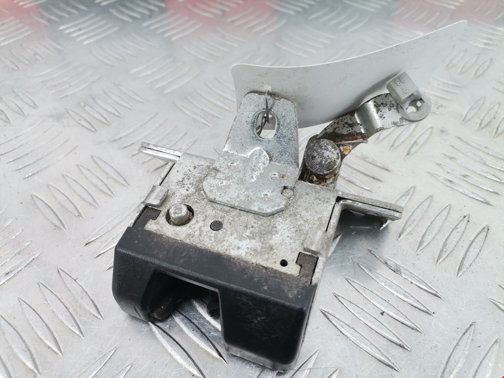 Замок багажника (крышки двери) OPEL Corsa C 2000-2006