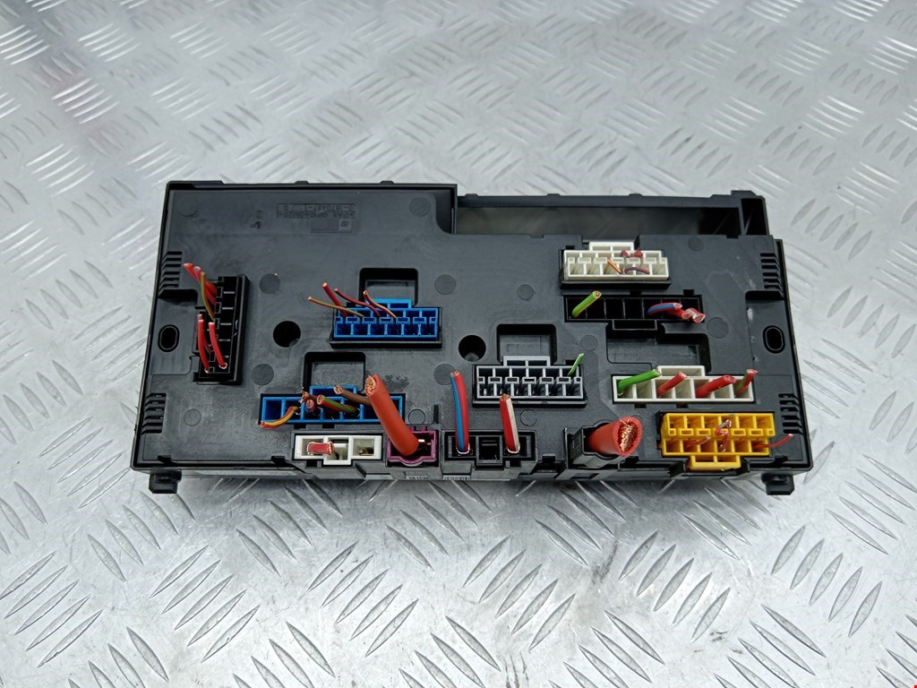 Датчик уровня в бачок омывателя BMW 5er 5 серия F10/F11/F07 2009-2017