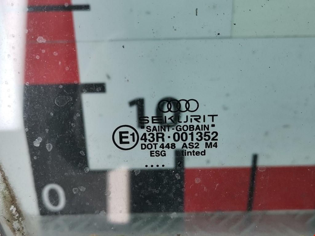 Стекло двери переднее правое AUDI A4 B6 2001-2005