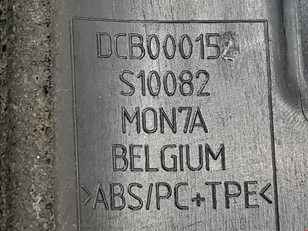 Молдинг лобового стекла LAND ROVER Discovery III 2005-2009