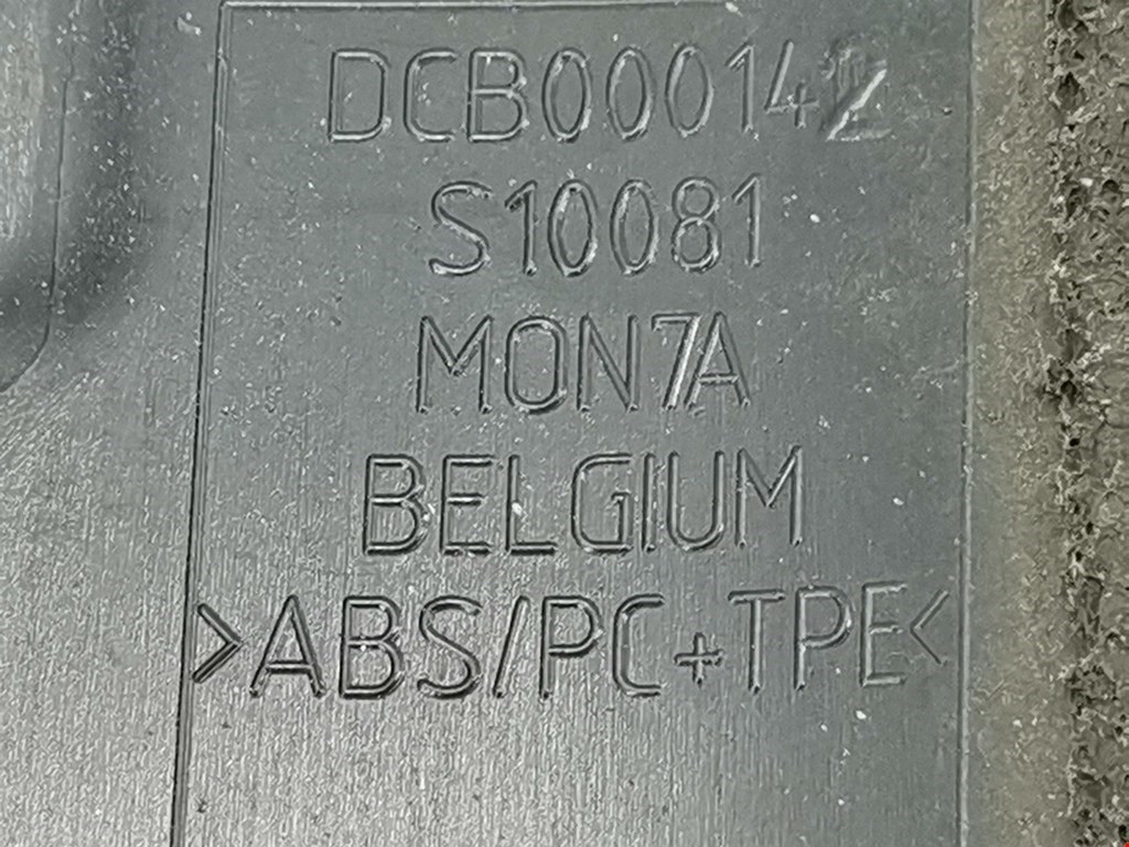 Молдинг лобового стекла LAND ROVER Discovery III 2005-2009