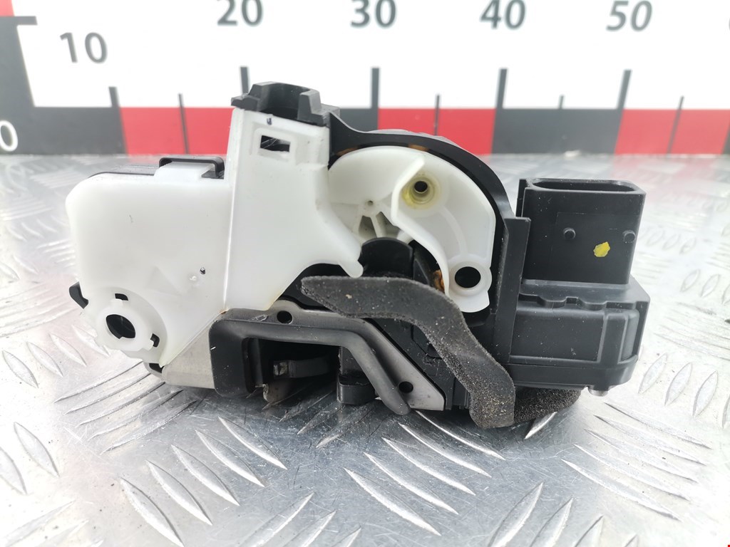 Замок двери передней правой OPEL Insignia 2008-2017