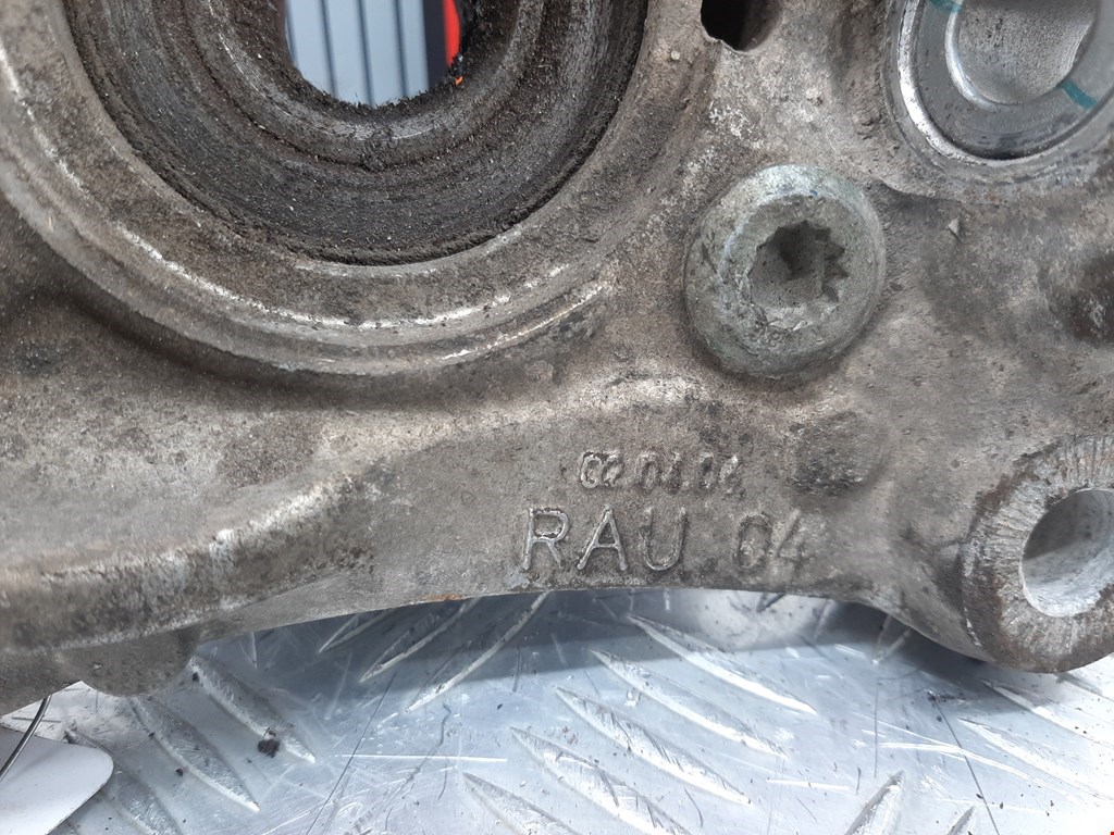 Ступица передняя правая VOLKSWAGEN Passat B6 2005-2011