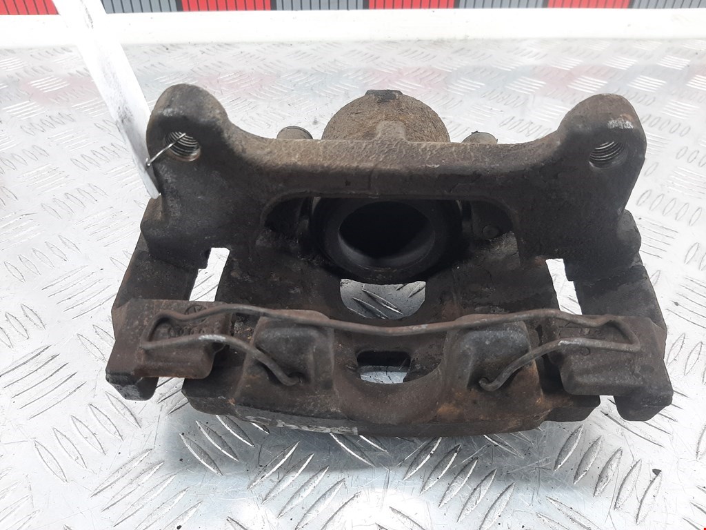 Суппорт передний левый AUDI Q3 I 2011-2018