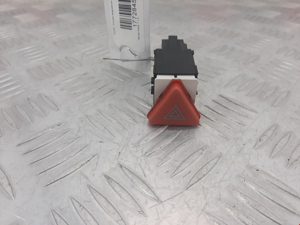 Кнопка аварийной сигнализации (аварийки) SKODA Fabia MK1 1999-2006