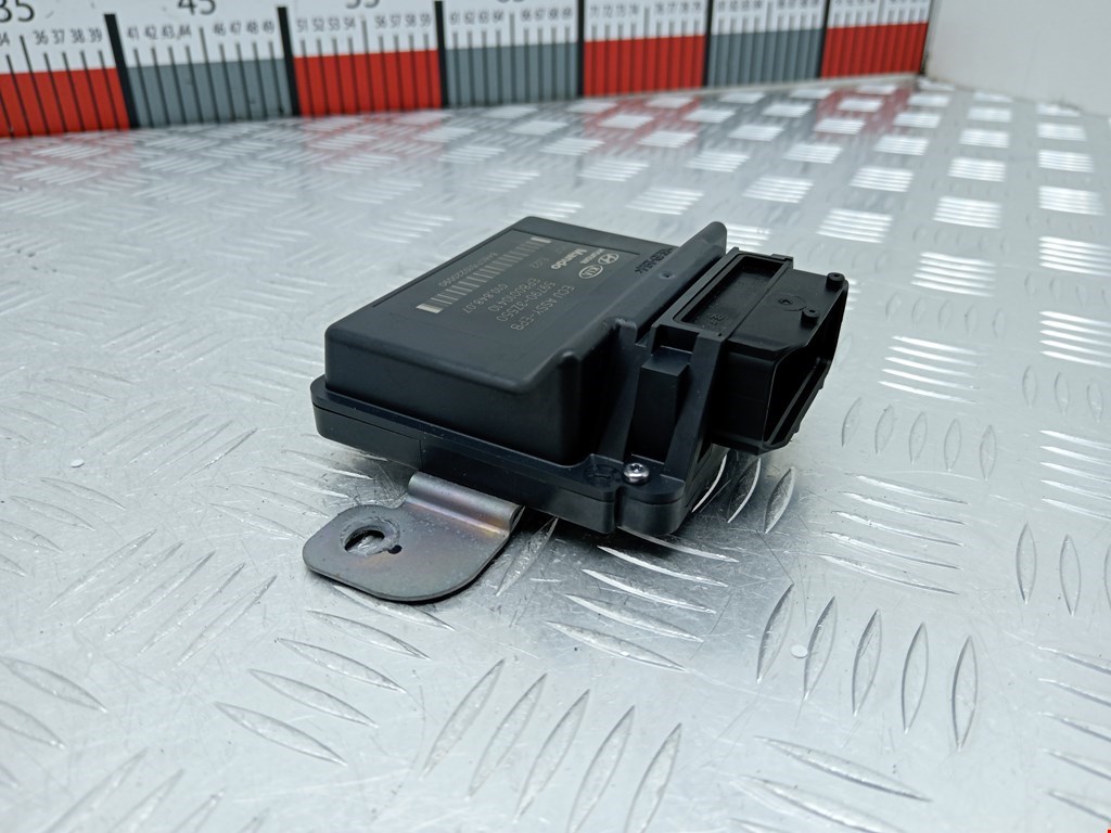 Блок управления стояночного тормоза (электроручник) Hyundai i40 (VF) (2011-2019)