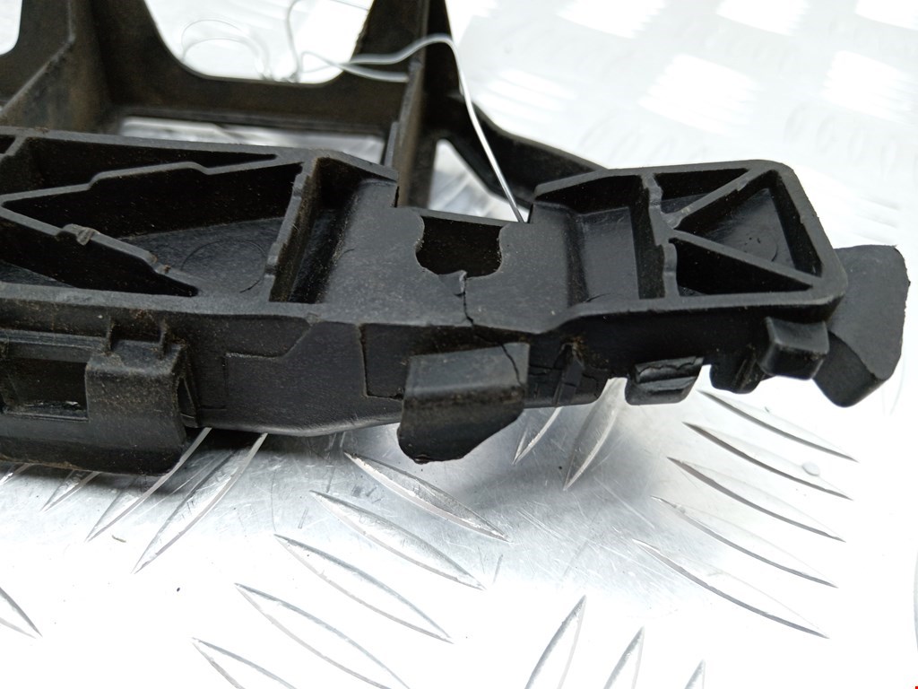 Кронштейн заднего бампера левый правый HYUNDAI i40 2011-2019