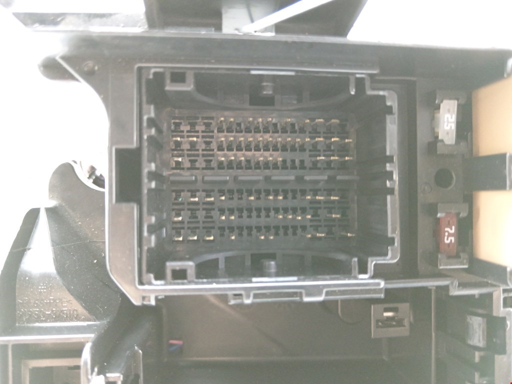 Датчик уровня в бачок омывателя HYUNDAI i40 2011-2019