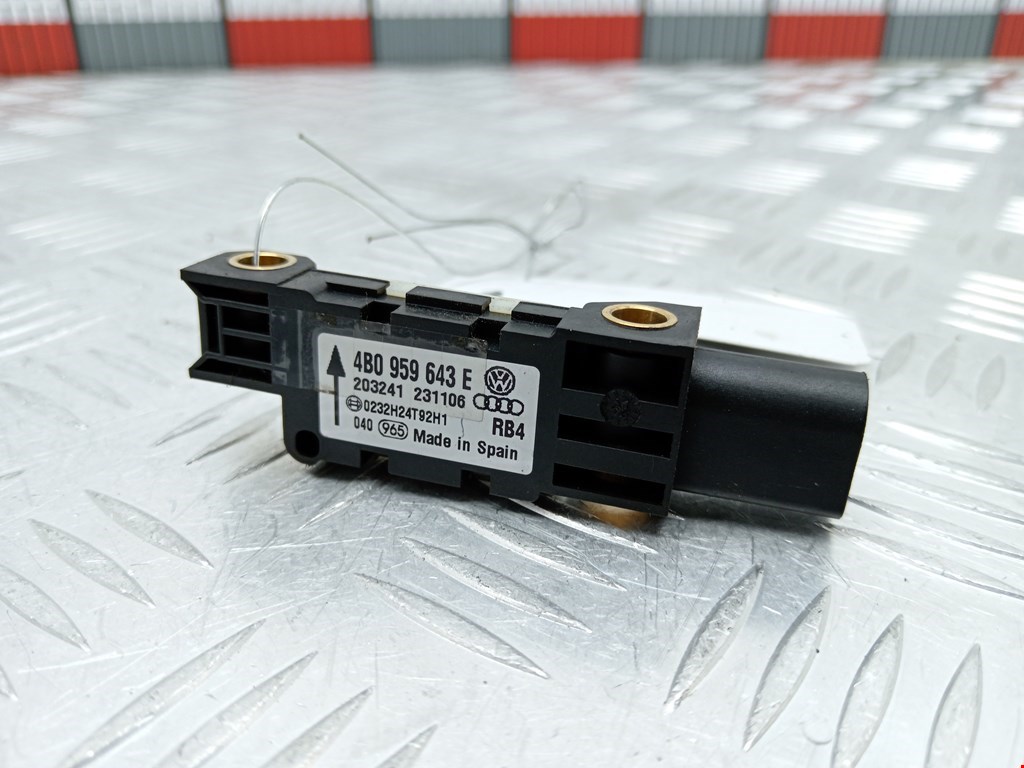 Датчик AIR BAG (подушек безопасности) VOLKSWAGEN Touareg 2002-2010