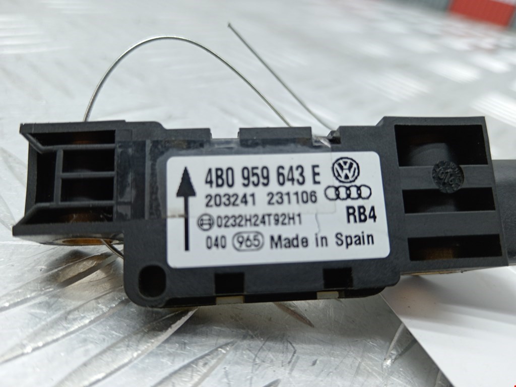 Датчик AIR BAG (подушек безопасности) VOLKSWAGEN Touareg 2002-2010