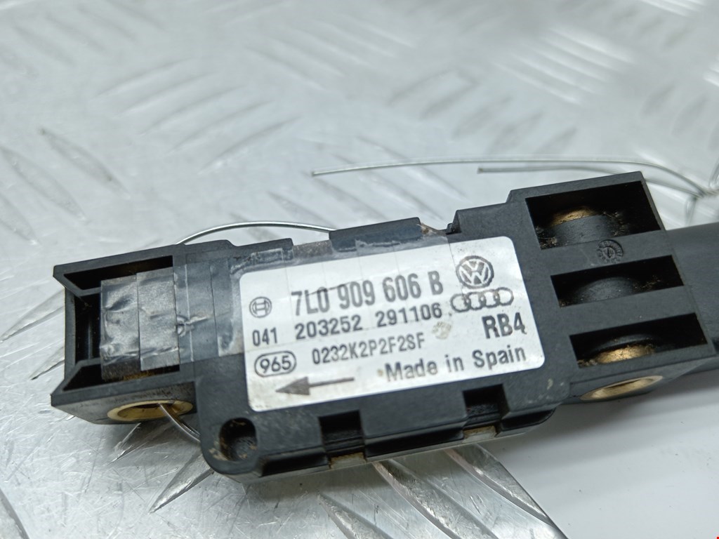 Датчик AIR BAG (подушек безопасности) VOLKSWAGEN Touareg 2002-2010