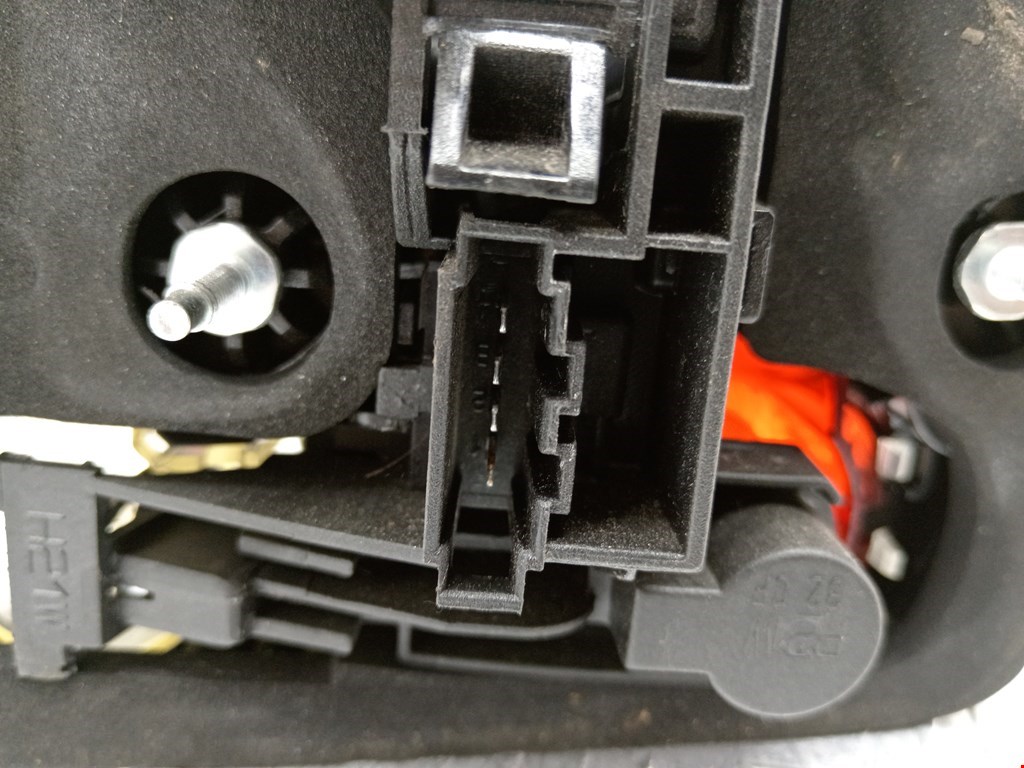 Фонарь задний внутренний правый VOLKSWAGEN Touareg 2002-2010