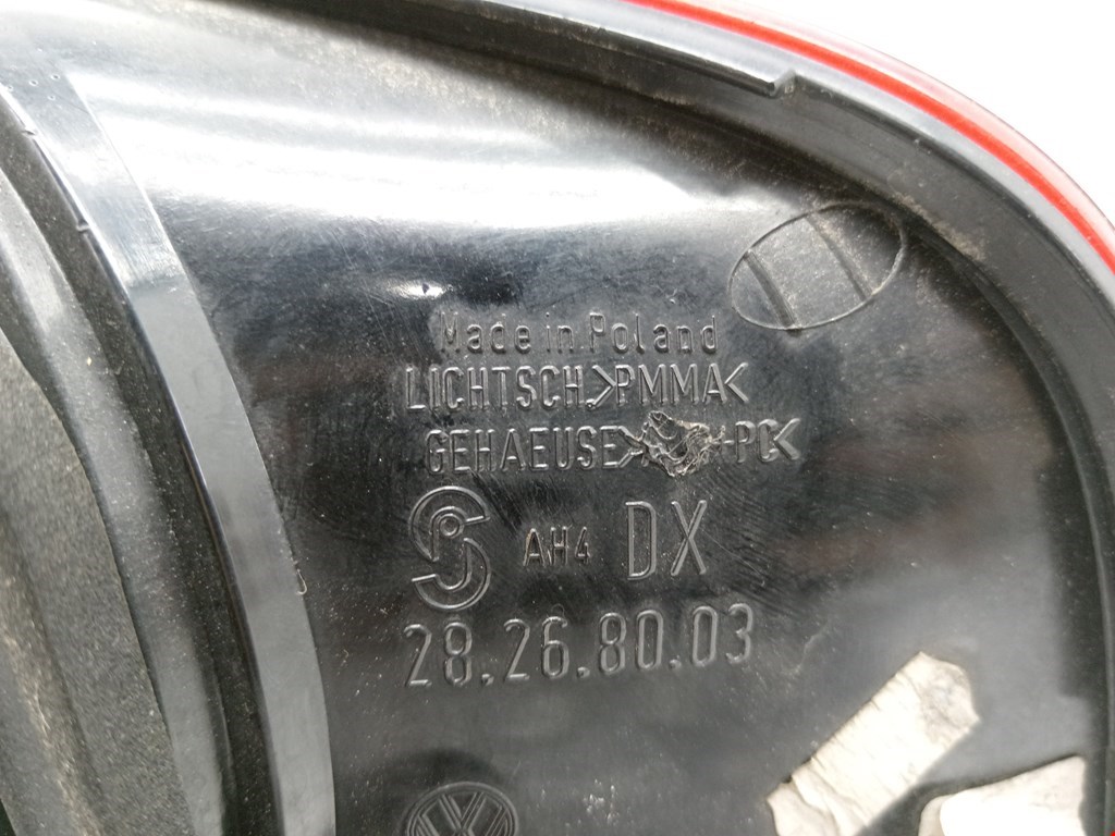 Фонарь задний внутренний правый VOLKSWAGEN Touareg 2002-2010