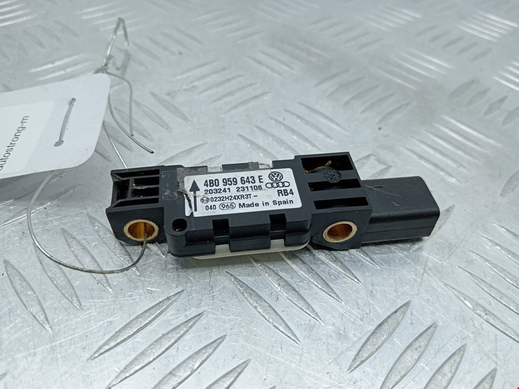 Датчик AIR BAG (подушек безопасности) VOLKSWAGEN Touareg 2002-2010