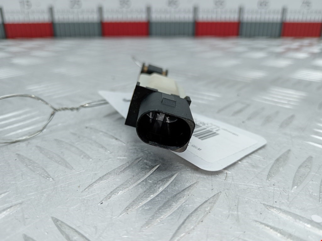 Датчик AIR BAG (подушек безопасности) VOLKSWAGEN Touareg 2002-2010