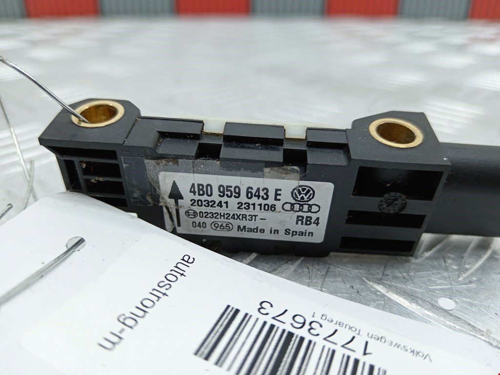 Датчик AIR BAG (подушек безопасности) VOLKSWAGEN Touareg 2002-2010