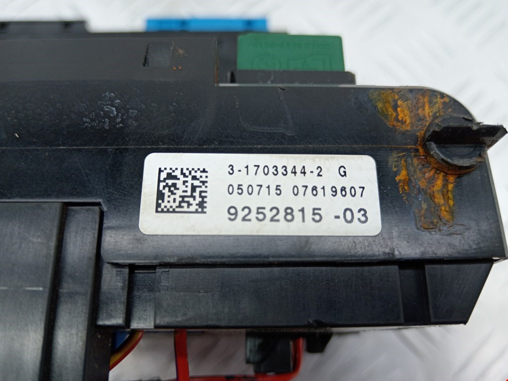 Датчик уровня в бачок омывателя BMW 5er 5 серия F10/F11/F07 2009-2017